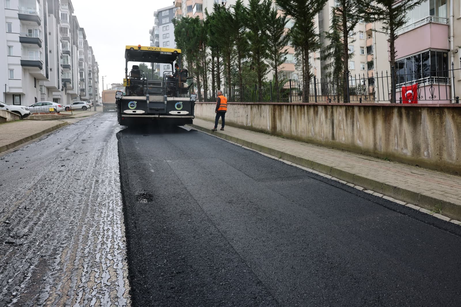ALTINORDU BELEDİYESİ’NDEN ŞAHİNCİLİ’DE ASFALT SEFERBERLİĞİ