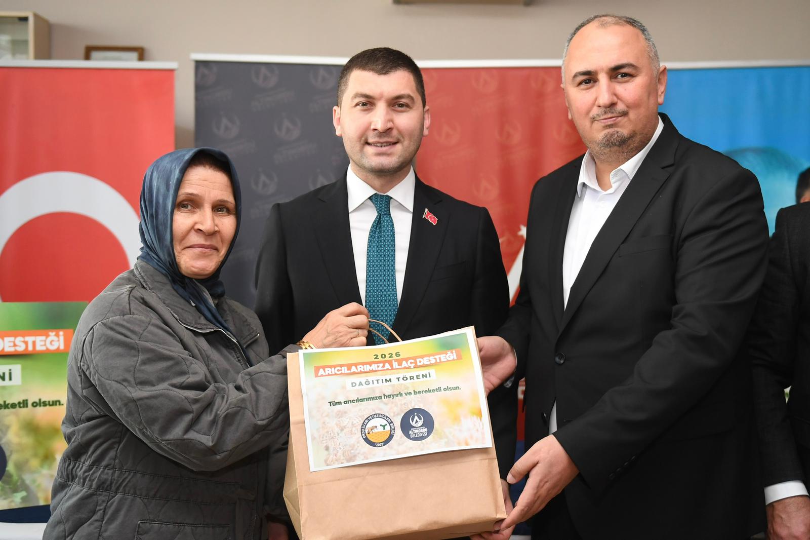 BAŞKAN TEPE ARICILARIN DA YÜZÜNÜ GÜLDÜRDÜ