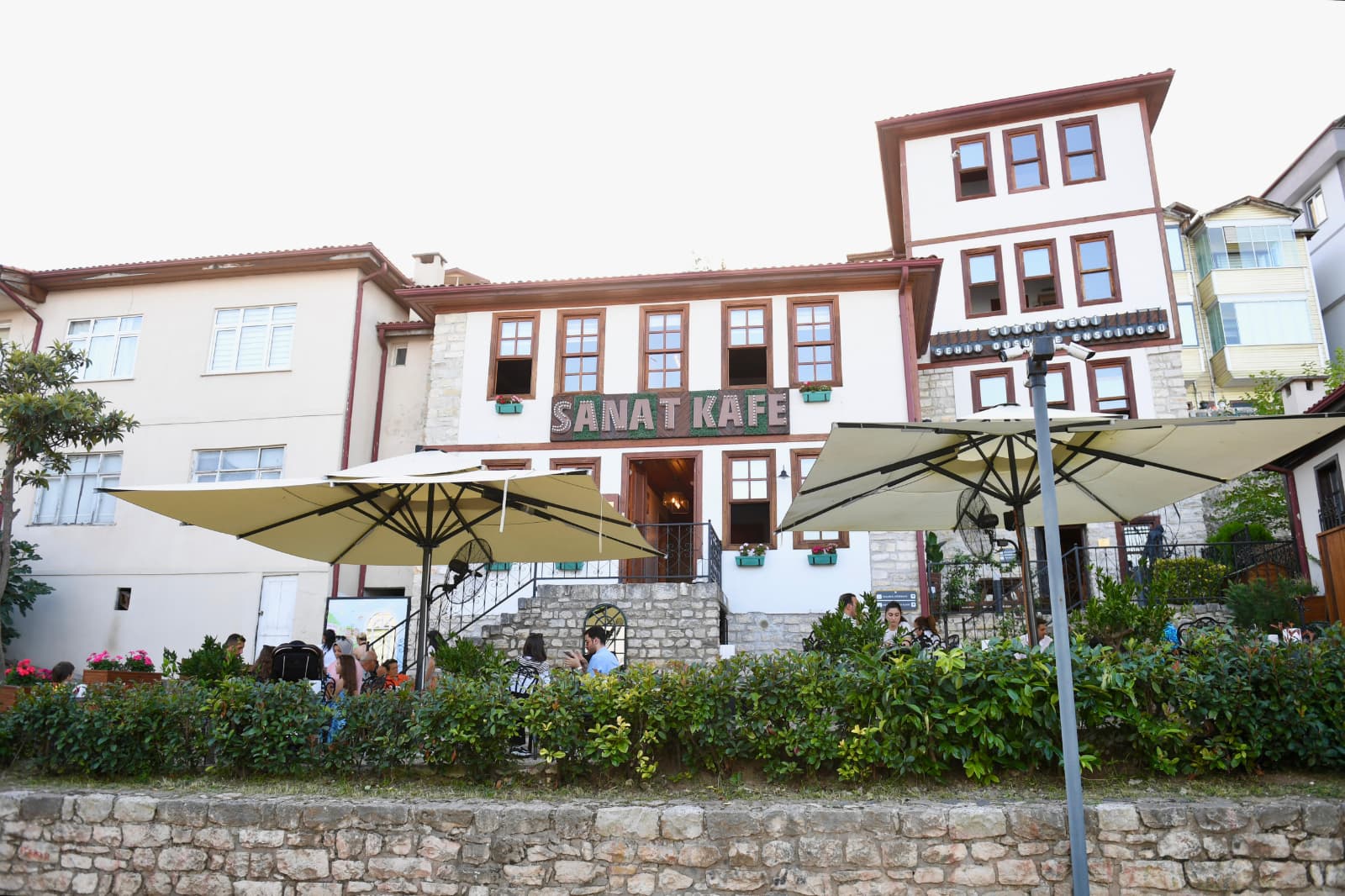 GLÜTENSİZ SANAT KAFE VE ORTAK ÇALIŞMA ALANI TÜRKİYE’YE ÖRNEK OLDU