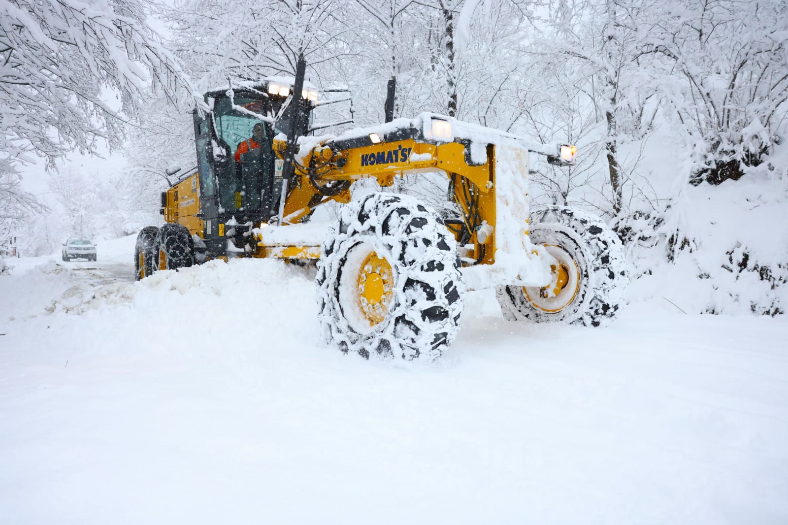 ALTINORDU BELEDİYESİ’NDEN KIRSALDA YOĞUN KAR TEMPOSU
