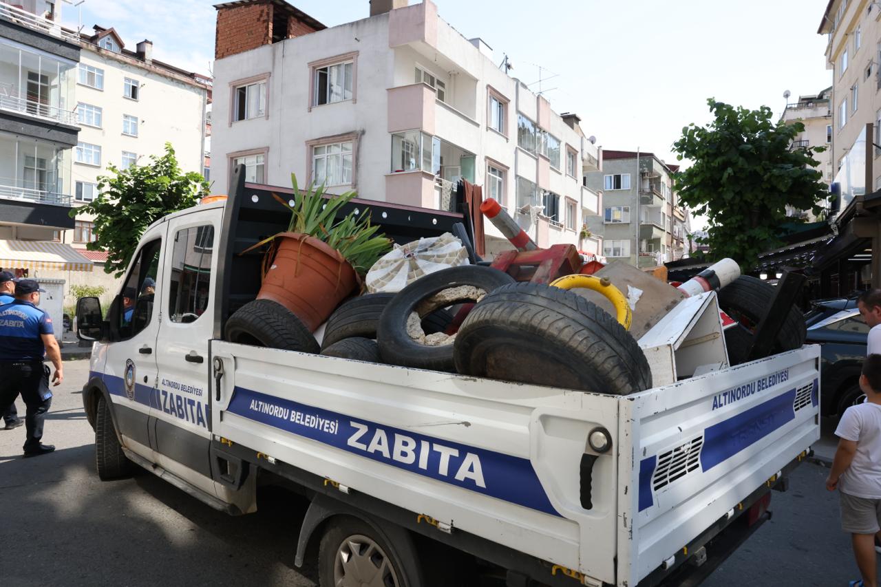 ALTINORDU’DA KALDIRIM İŞGALLERİNE ZABITA DENETİMİ