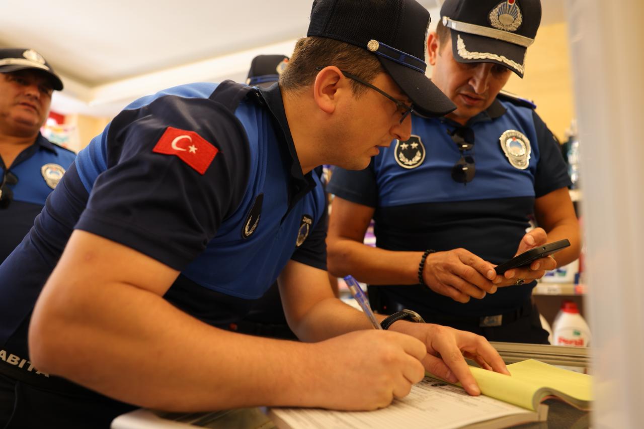 ALTINORDU BELEDİYESİ’NDEN KALDIRIM İŞGALLERİNE SIKI DENETİM