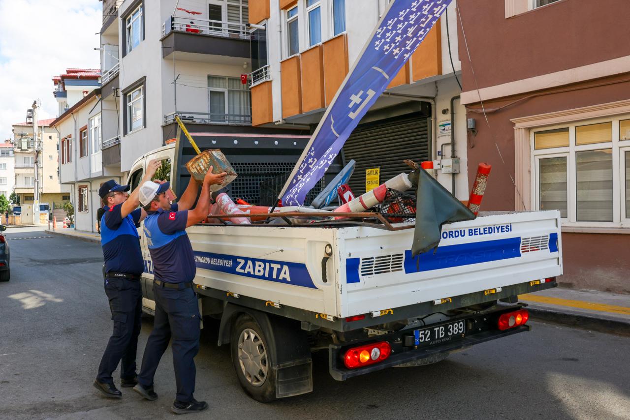 ALTINORDU BELEDİYESİ’NDEN KALDIRIM İŞGALLERİNE SIKI DENETİM