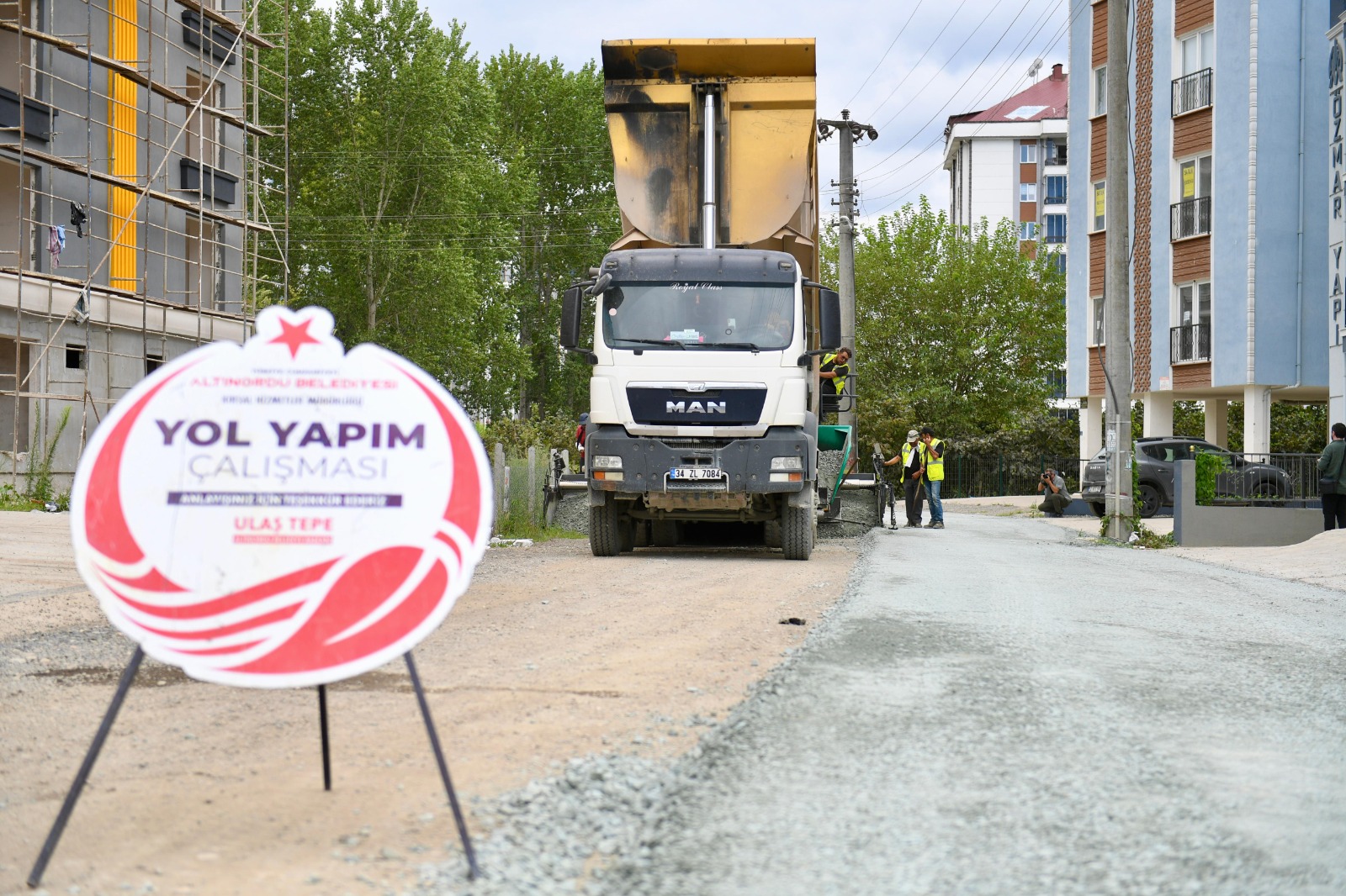 Altınordu Belediyesi Cumhuriyet Mahallesini Sıcak Asfalta Hazırlıyor