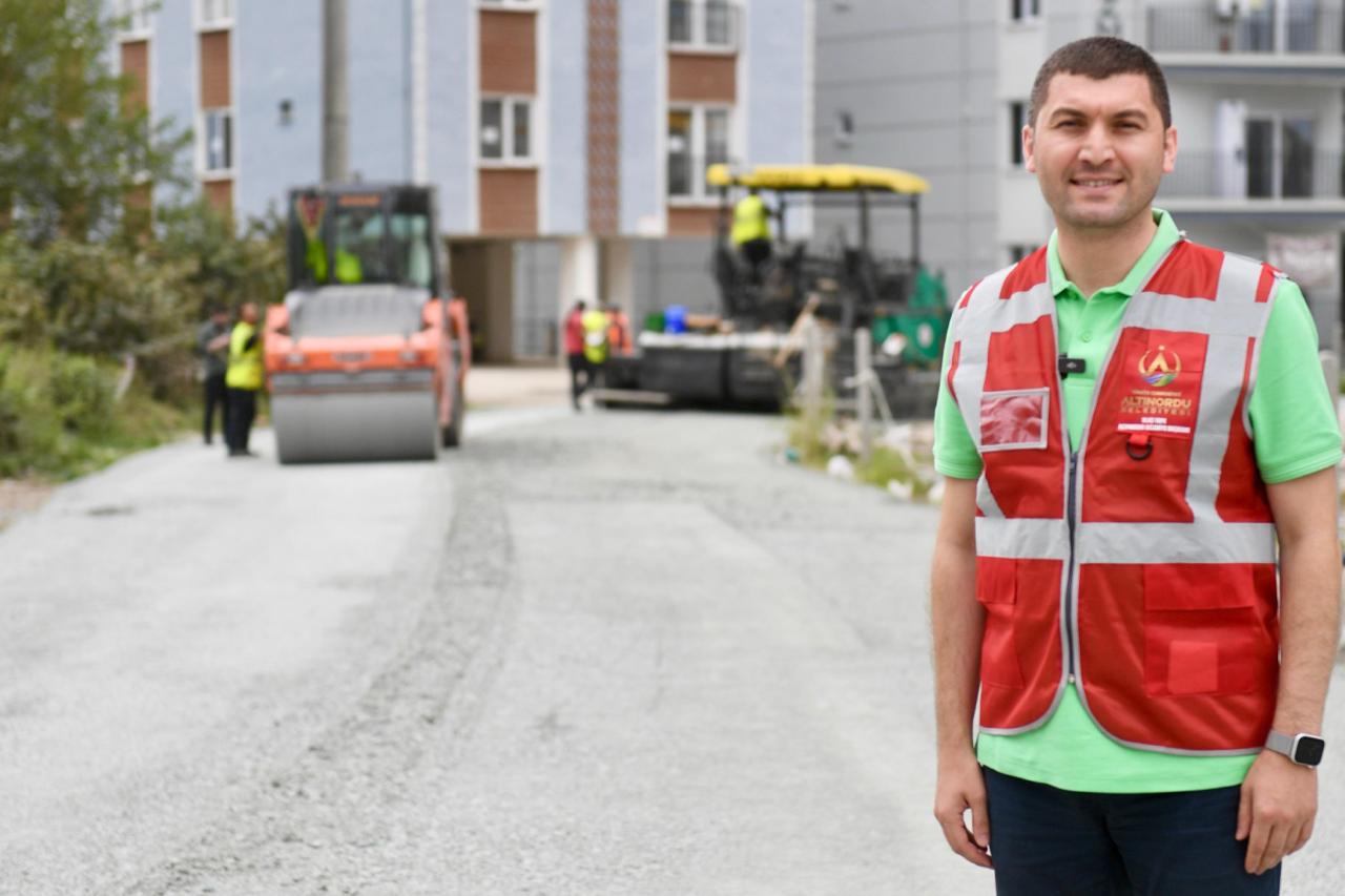 Altınordu Belediyesi Cumhuriyet Mahallesini Sıcak Asfalta Hazırlıyor