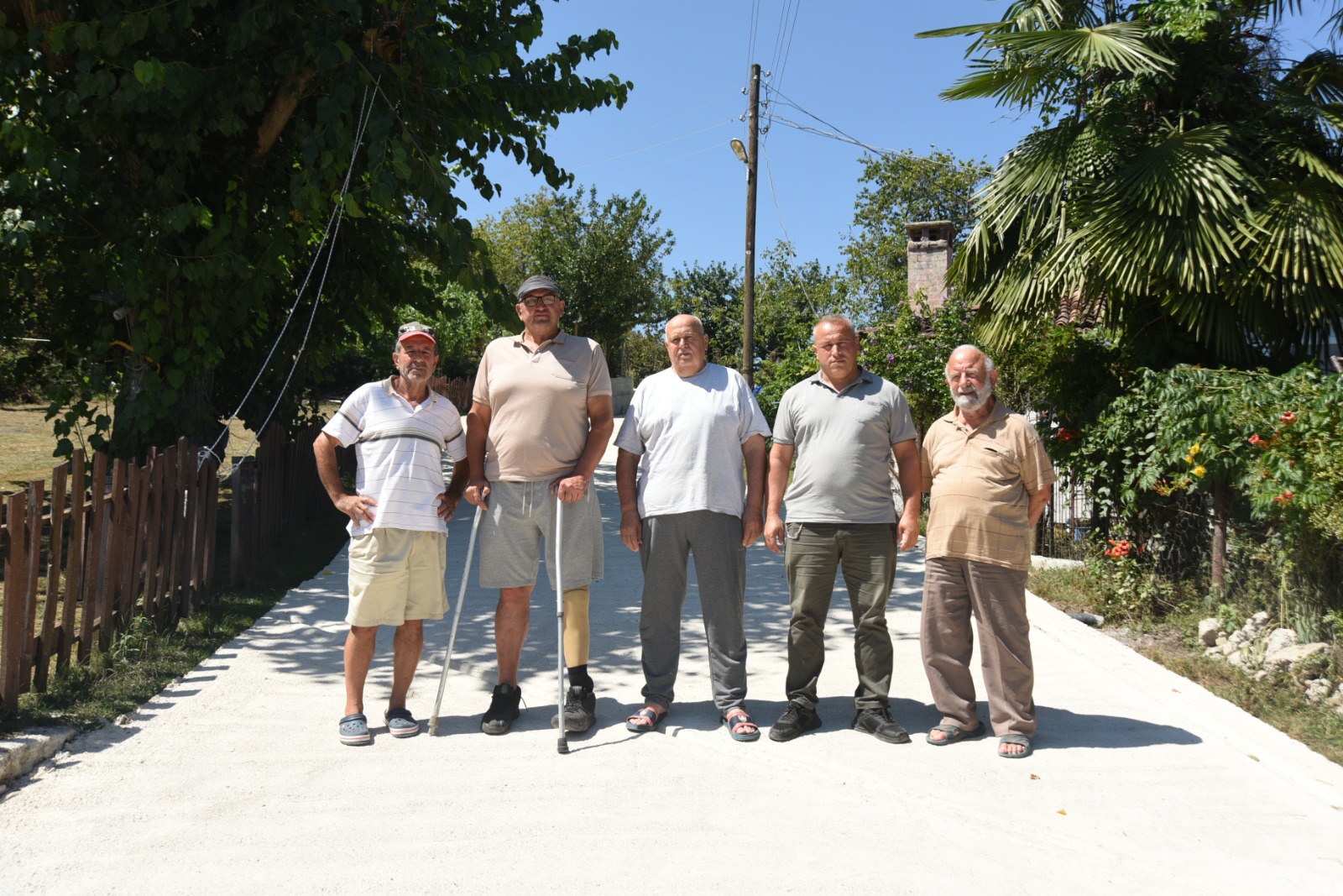 AKKESE MAHALLESİ’NİN BETON YOL HASRETİ SONA ERDİ