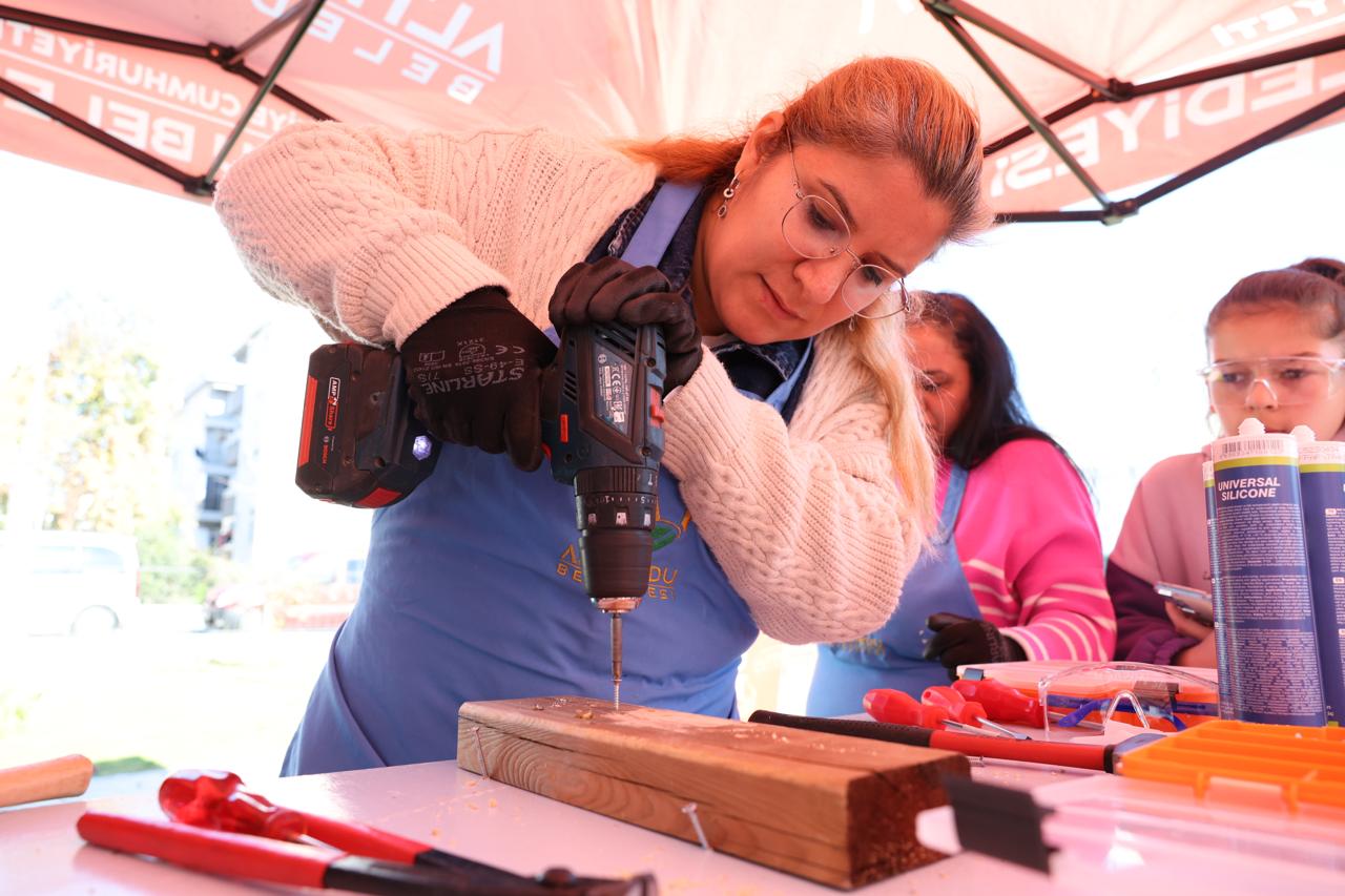 KADINLAR USTA OLUYOR!