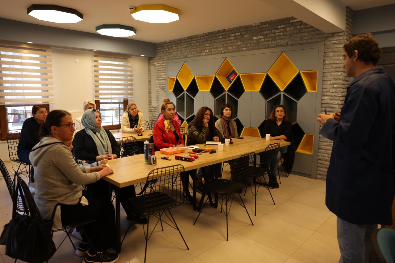 KADINLAR USTA OLUYOR!