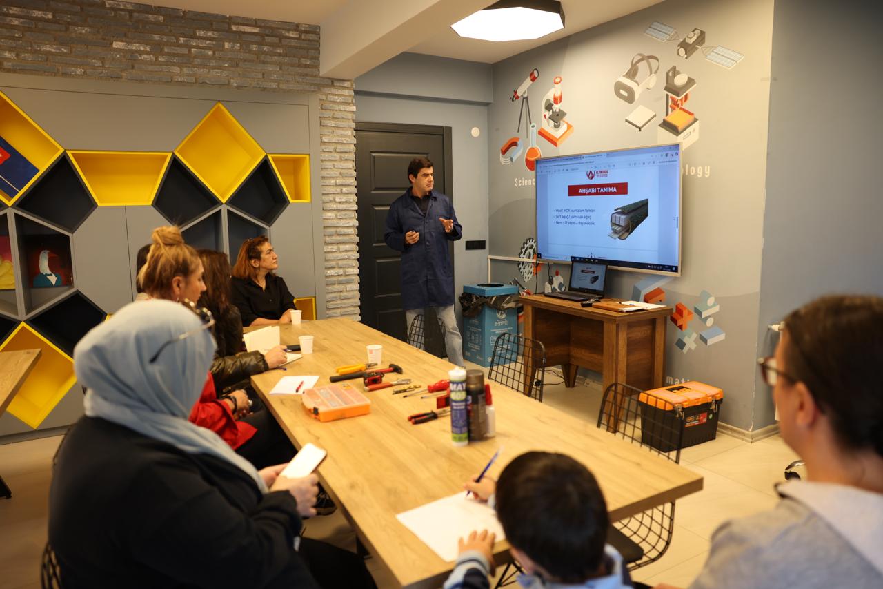 KADINLAR USTA OLUYOR!