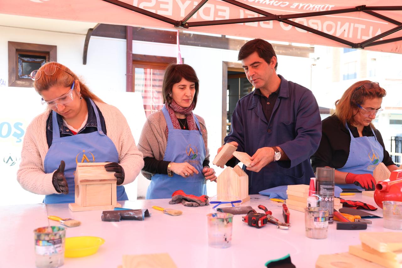 KADINLAR USTA OLUYOR!