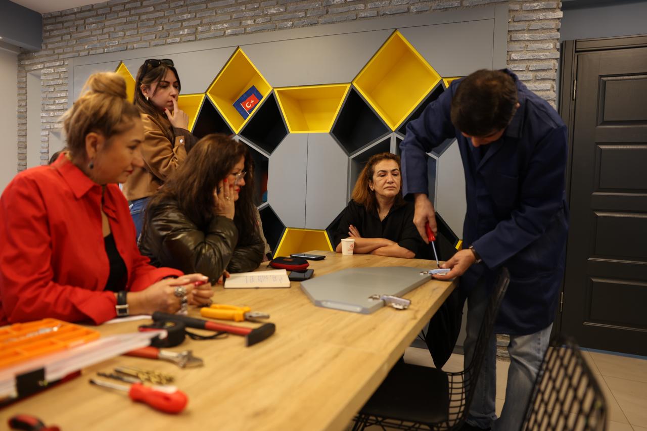 KADINLAR USTA OLUYOR!