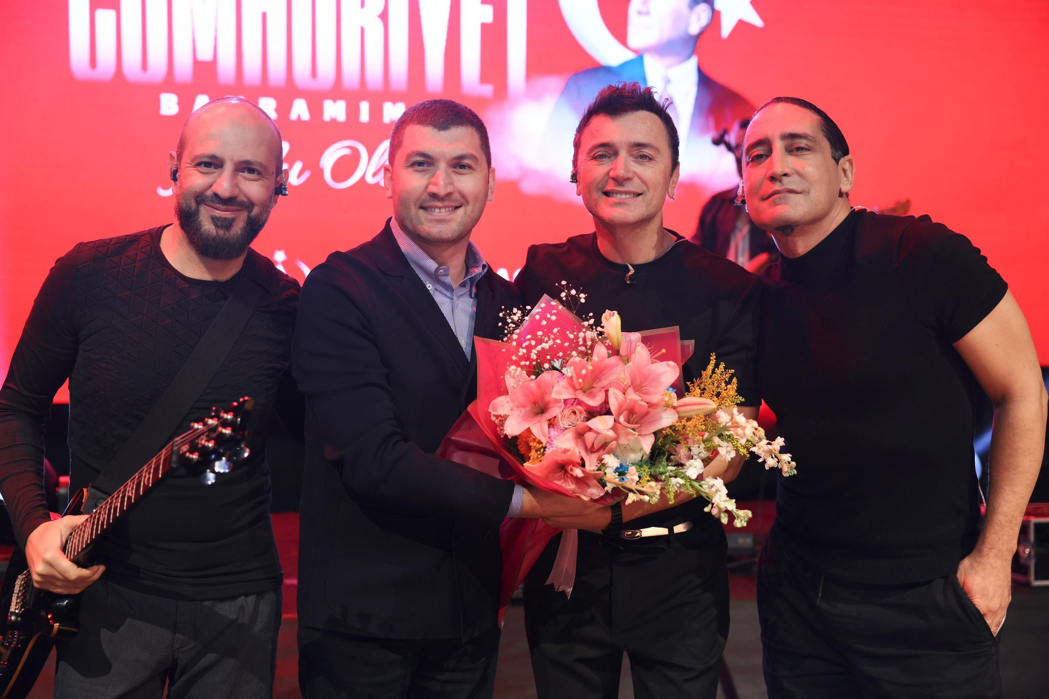 ZAKKUM KONSERİNE YOĞUN KATILIM