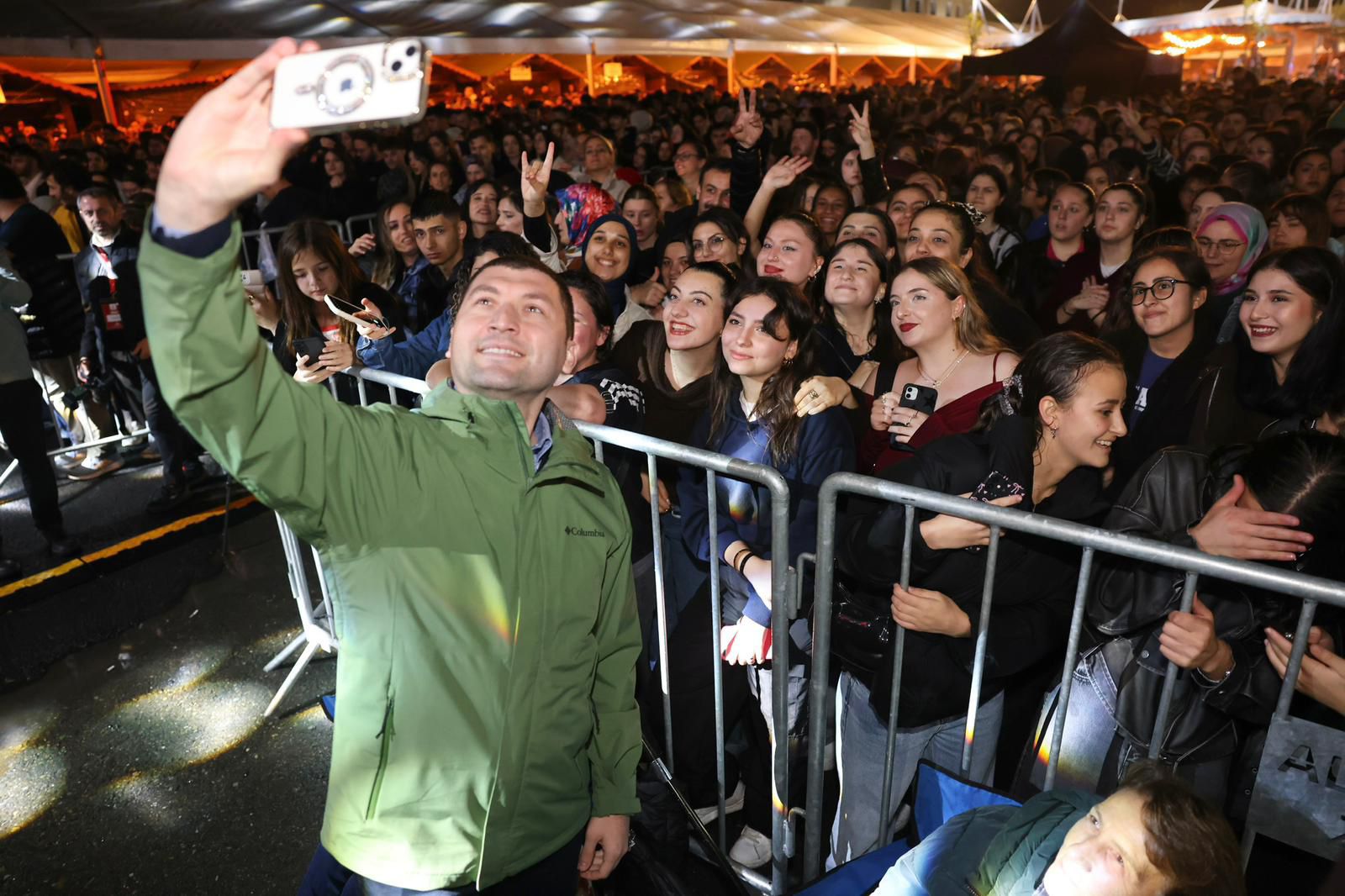 ZAKKUM KONSERİNE YOĞUN KATILIM