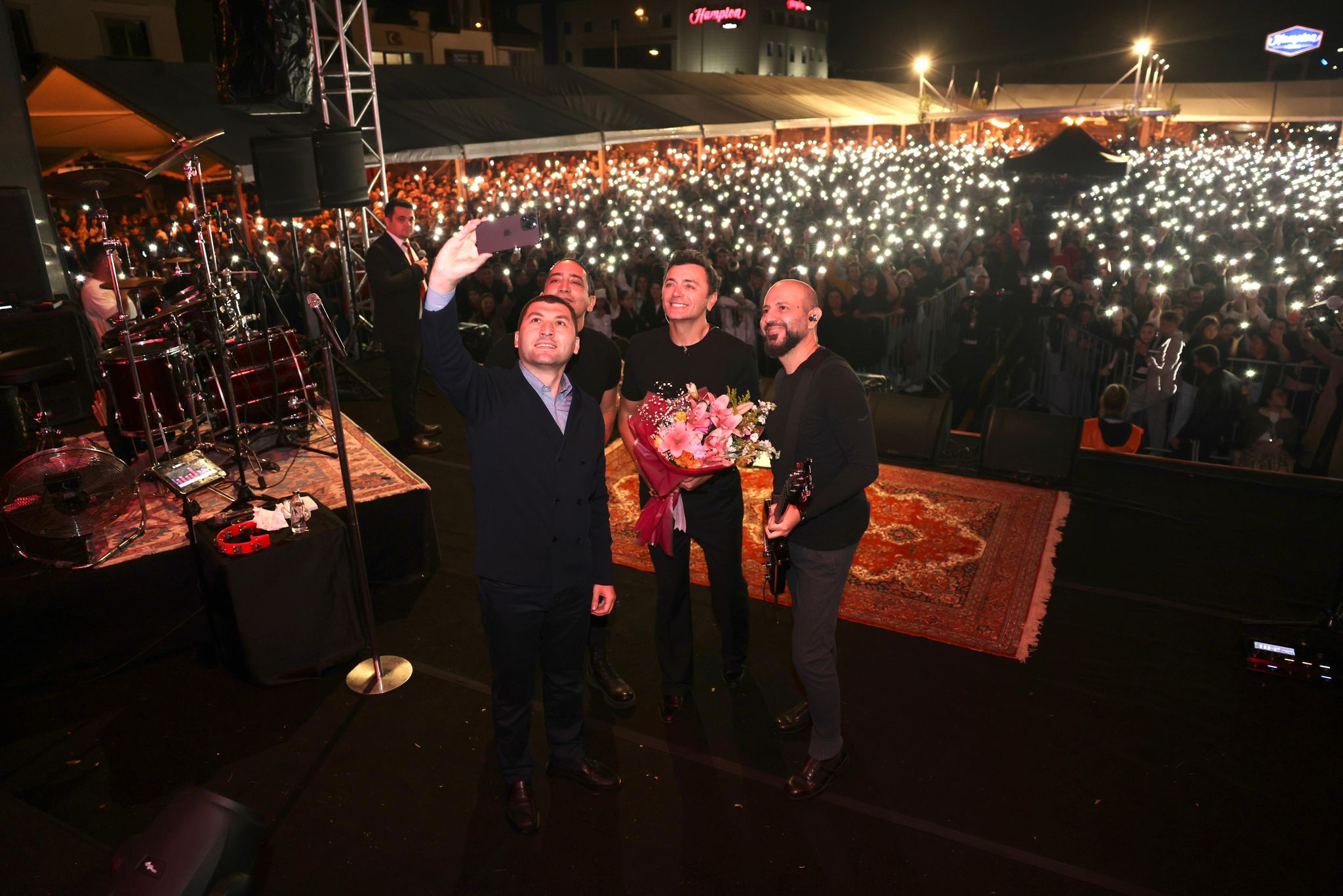 ZAKKUM KONSERİNE YOĞUN KATILIM