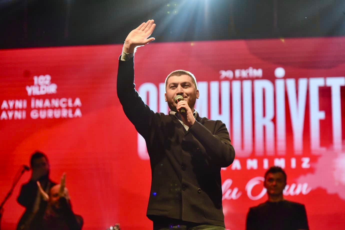 ZAKKUM KONSERİNE YOĞUN KATILIM