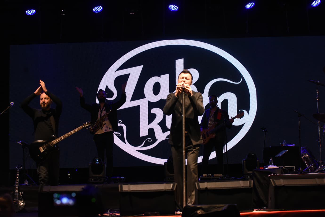 ZAKKUM KONSERİNE YOĞUN KATILIM