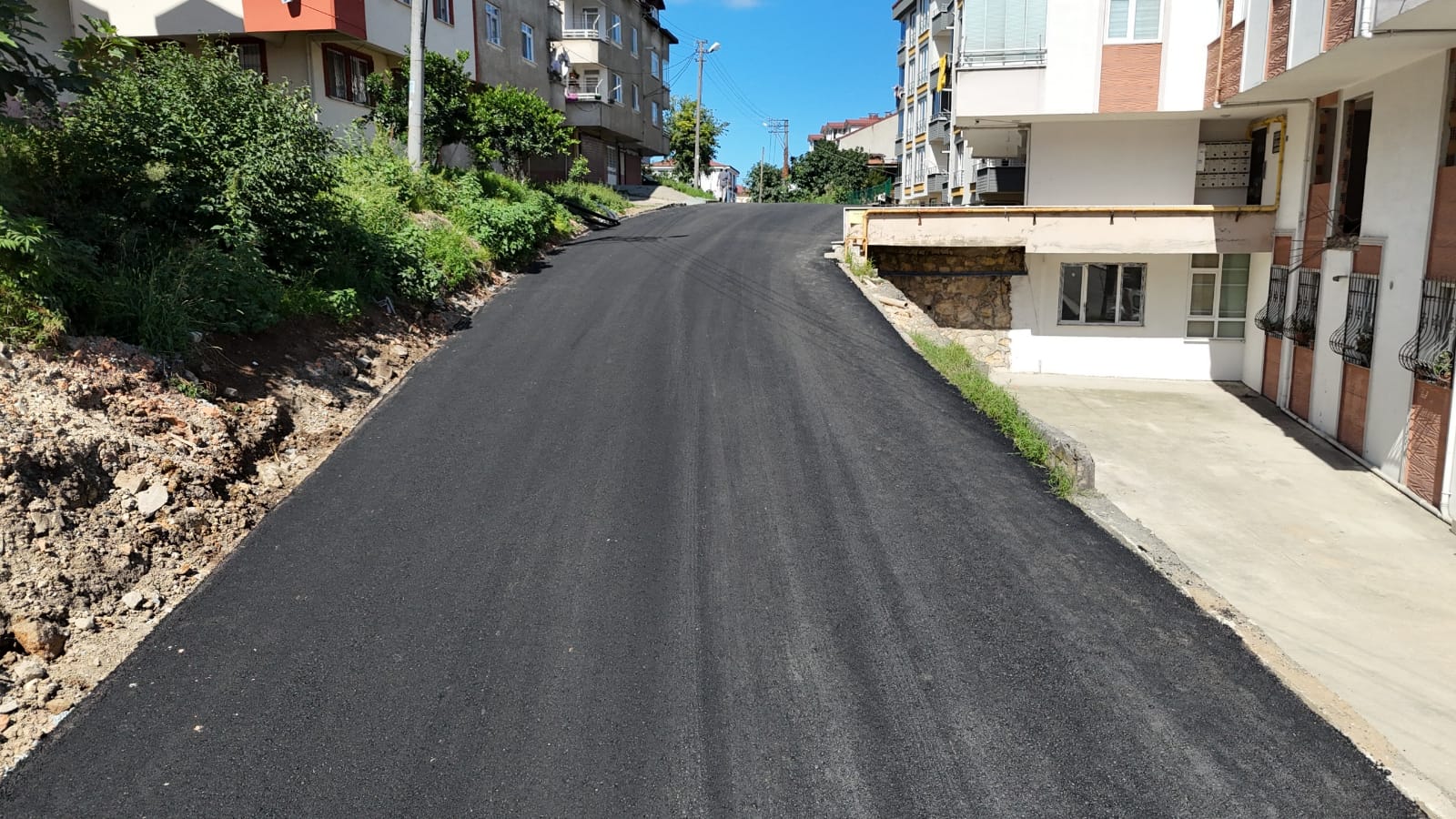ALTINORDU BELEDİYESİ’NDEN 1,5 YILDA 10 KİLOMETRE SICAK ASFALT YATIRIMI
