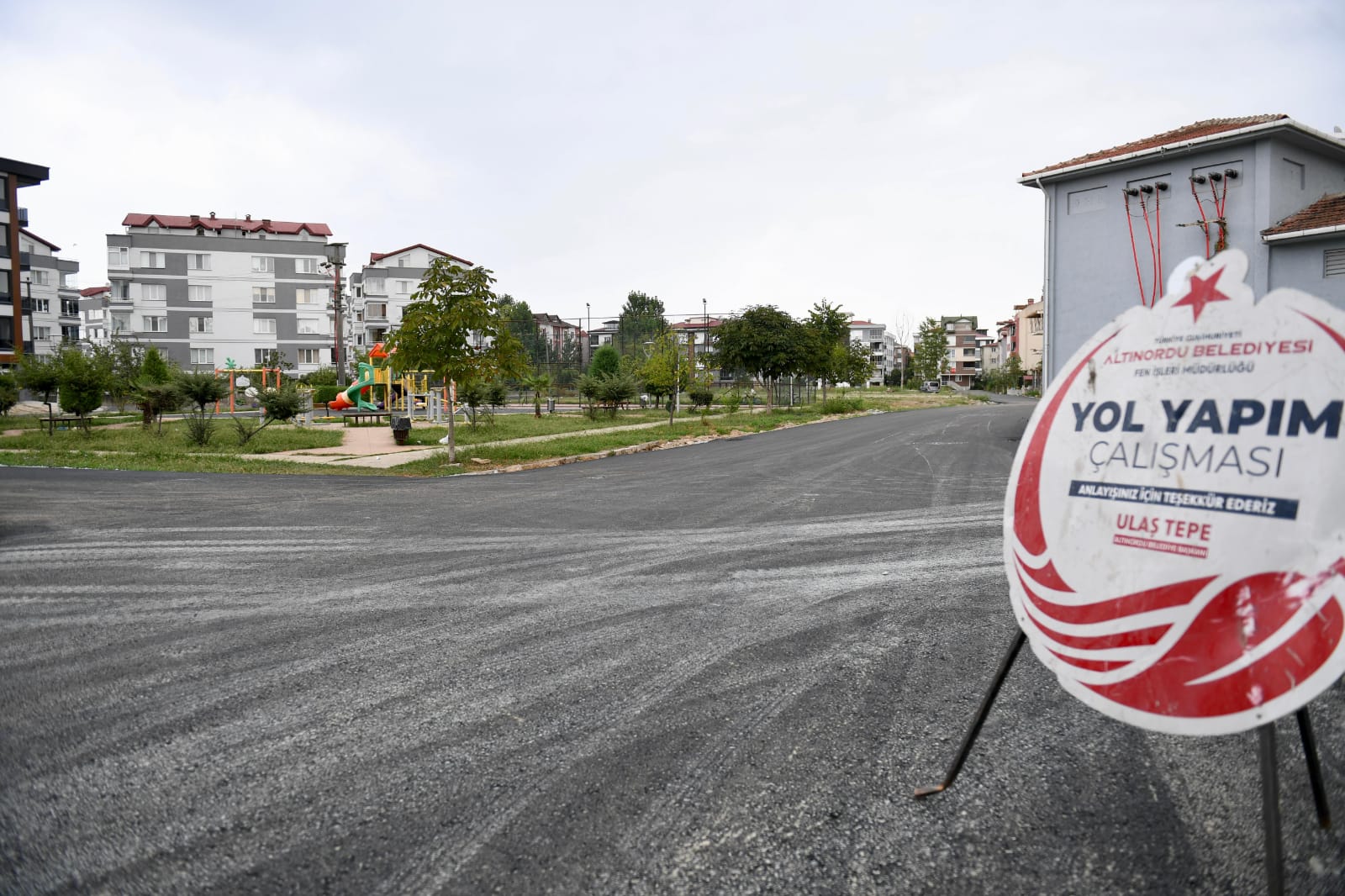 ALTINORDU BELEDİYESİ’NDEN 1,5 YILDA 10 KİLOMETRE SICAK ASFALT YATIRIMI