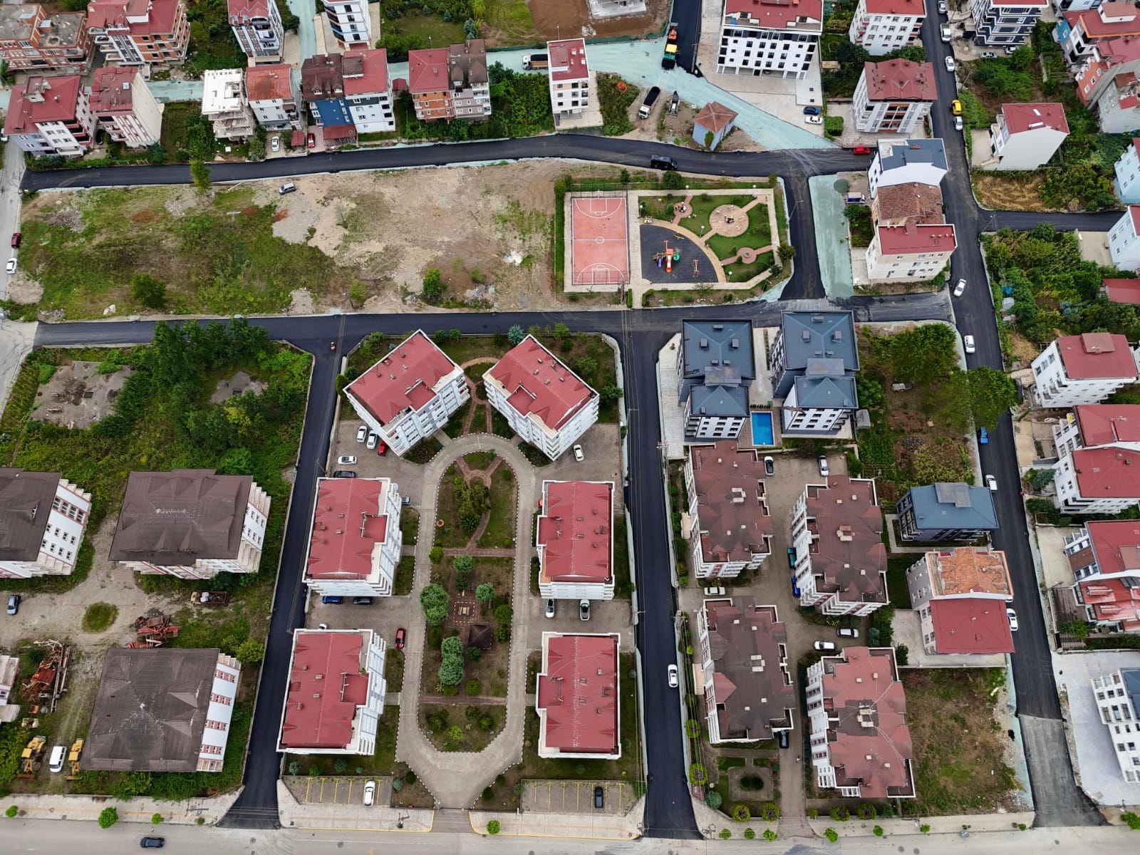 ALTINORDU BELEDİYESİ’NDEN 1,5 YILDA 10 KİLOMETRE SICAK ASFALT YATIRIMI
