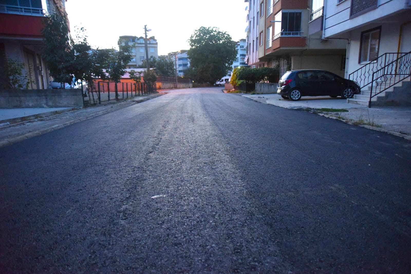 ALTINORDU BELEDİYESİ’NDEN 1,5 YILDA 10 KİLOMETRE SICAK ASFALT YATIRIMI