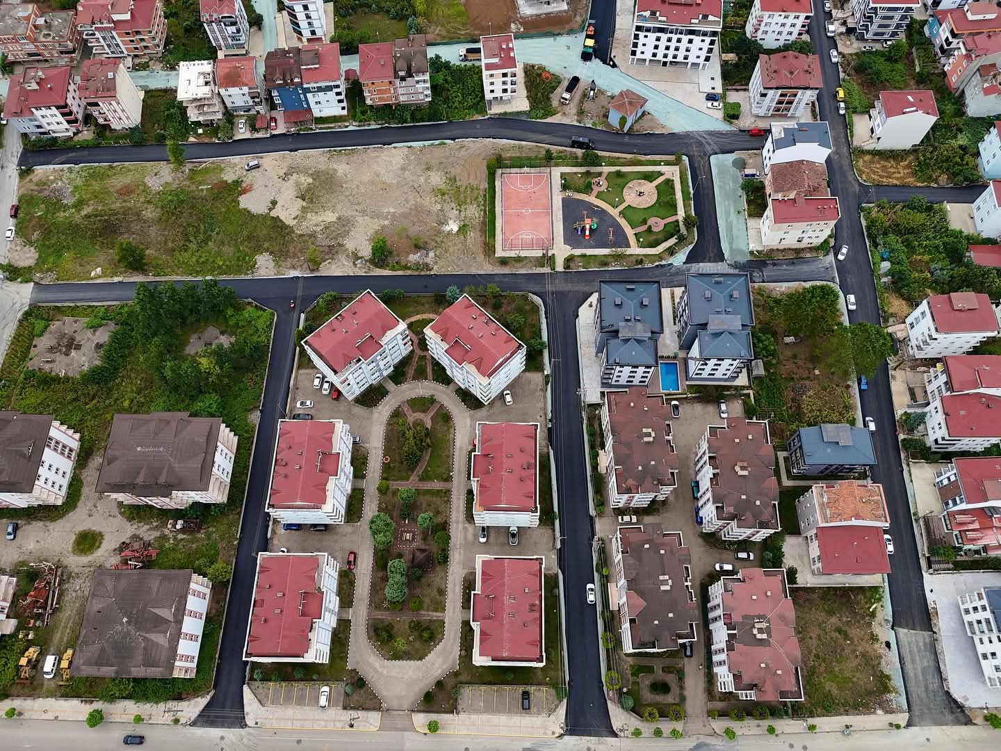 CUMHURİYET MAHALLESİ’NDE 17 SOKAKTA SICAK ASFALT KONFORU