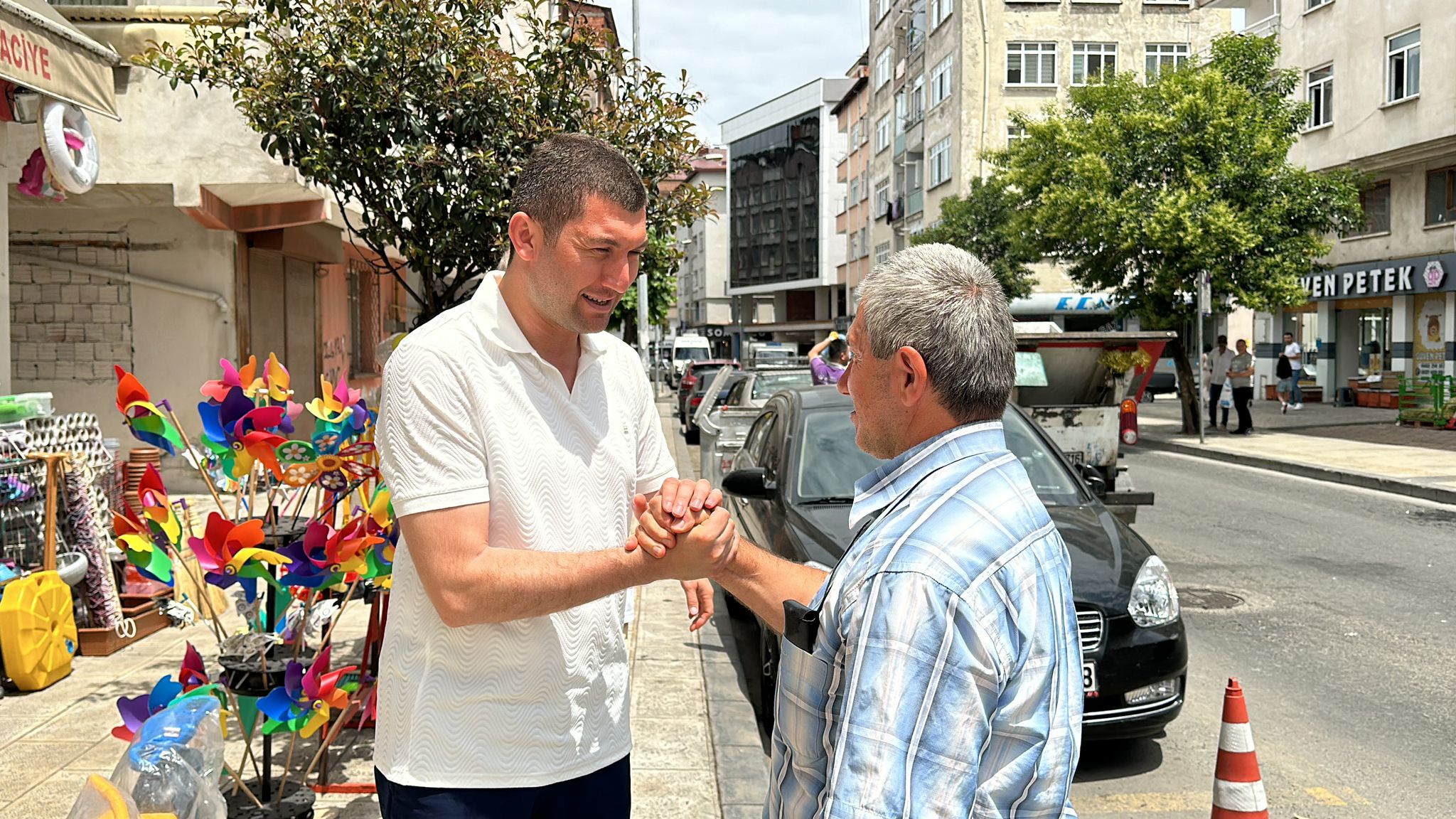 BAŞKAN TEPE, BAYRAMIN SEVİNCİNİ VATANDAŞLARLA PAYLAŞIYOR