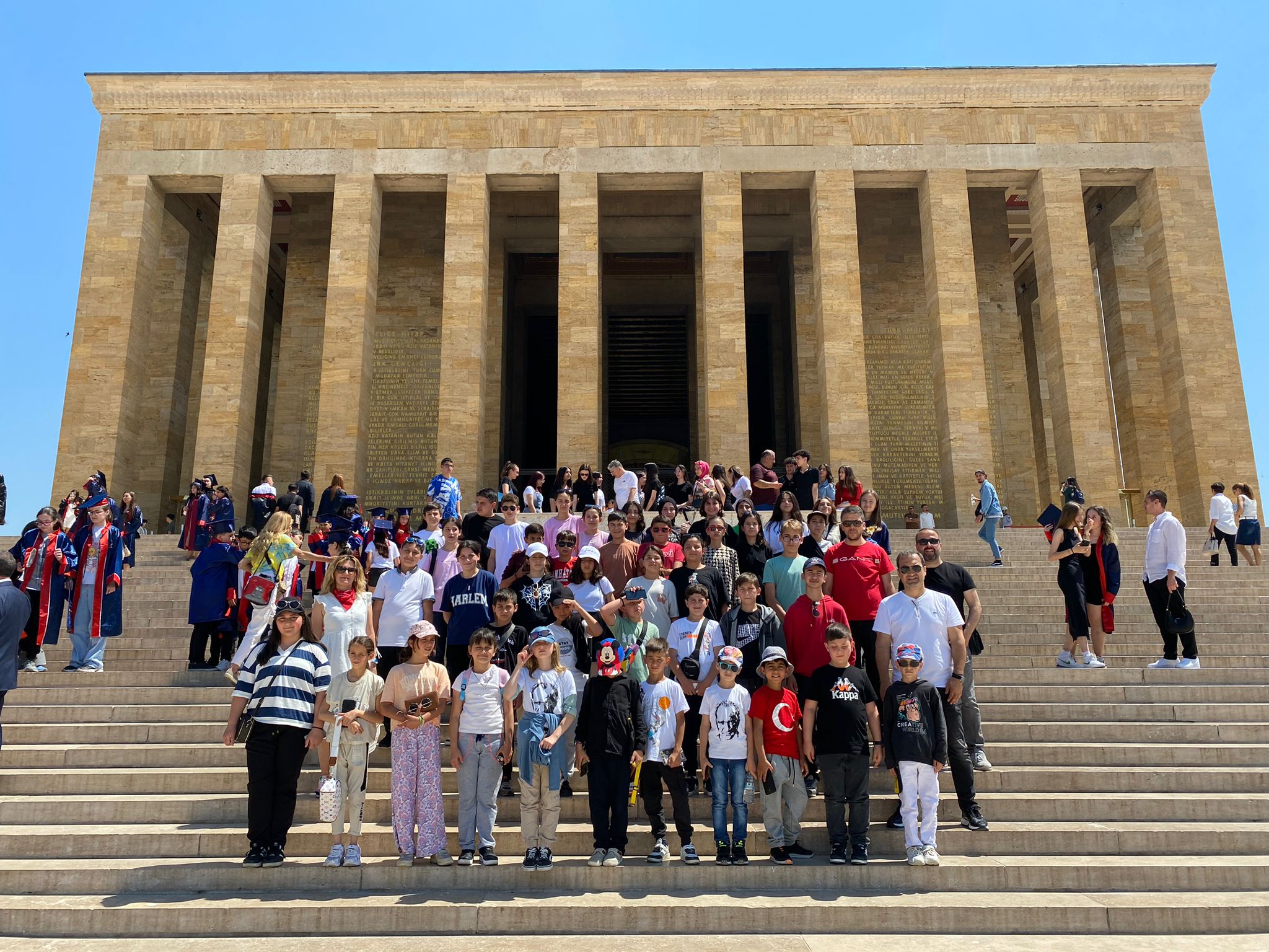 Başkan Tepe, gönüllere dokunmaya devam ediyor  ALTINORDU BELEDİYESİ KÜLTÜR TURUYLA ÖĞRENCİLERİN YÜZÜNÜ GÜLDÜRDÜ