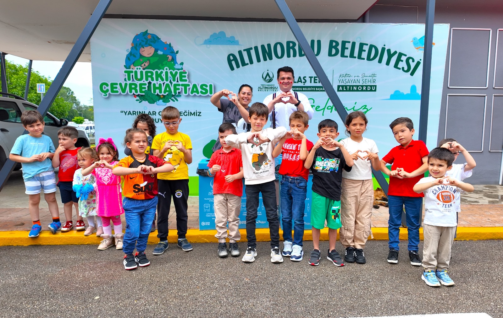 Çevre Haftası etkinliklerine ailelerden ve çocuklardan tam not