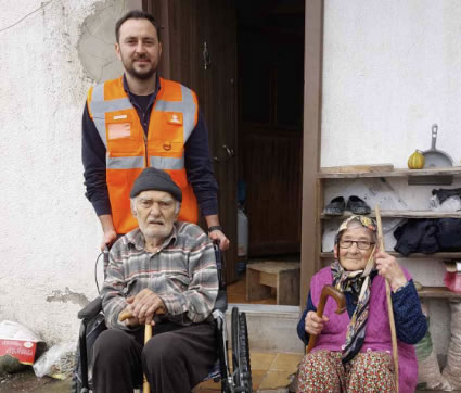 BAŞKAN AŞKIN TÖREN’İN GÖNÜLLERE SICAK DOKUNUŞU DEVAM EDİYOR