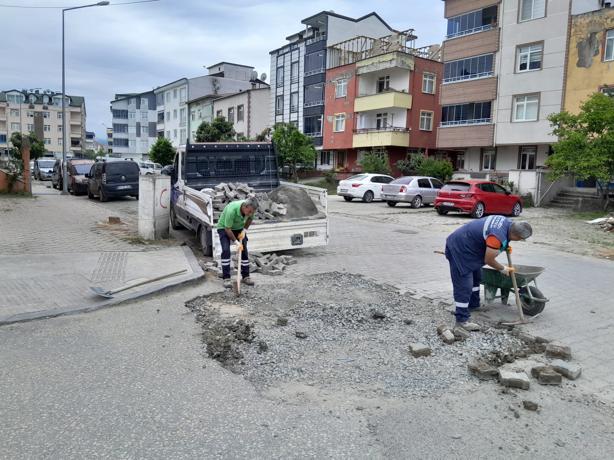 Altınordu Belediyesi Deforme Olan Yolları Onarıyor