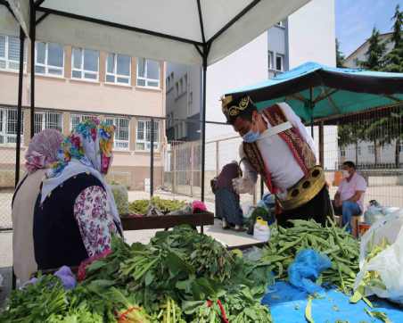 ALTINORDU BELEDİYEMİZDEN PAZARCILARA SOĞUK LİMONATA İKRAMI