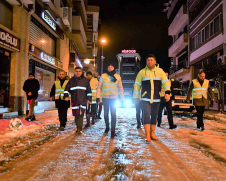 ALTINORDU BELEDİYESİ KARLA MÜCADELE İÇİN 7/24 SAHADA OLACAK