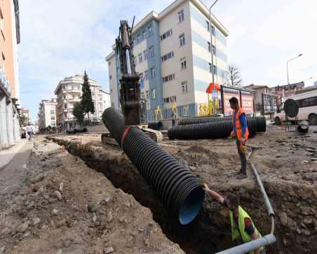 ALTINORDU BELEDİYESİ TAM KAPANMA DÖNEMİNDE BOŞ KALAN SOKAKLARDA HUMMALI BIR ÇALIŞMA YÜRÜTÜYOR