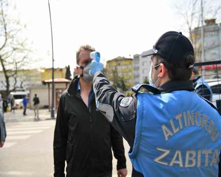 ALTINORDU BELEDİYESİ ZABITA EKİPLERİ PAZAR YERLERİNDE DENETİMİ SIKILAŞTIRDI