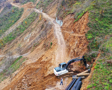 ALTINORDU BELEDİYESİ’NDEN KIRSALA DEV YOL HAMLESİ