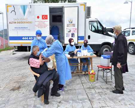 ALTINORDU BELEDİYESİNİN MOBİL SAĞLIK TARAMA ARACI AŞI İÇİN KIRSAL MAHALLELERDE