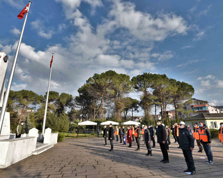 KORKMA! SÖNMEZ BU ŞAFAKLARDA YÜZEN AL SANCAK