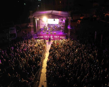 ALTINORDU BELEDİYESİ MUHTEŞEM BİR KONSERLE YAZA MERHABA DEDİ