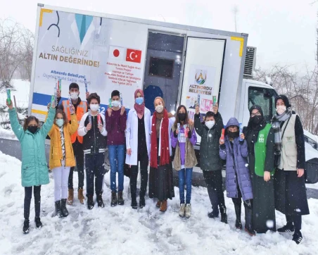 ALTINORDU’NUN MOBİL SAĞLIK TARAMA ARACI BU DEFA MİNİK ÖĞRENCİLER İÇİN YOLLARDA