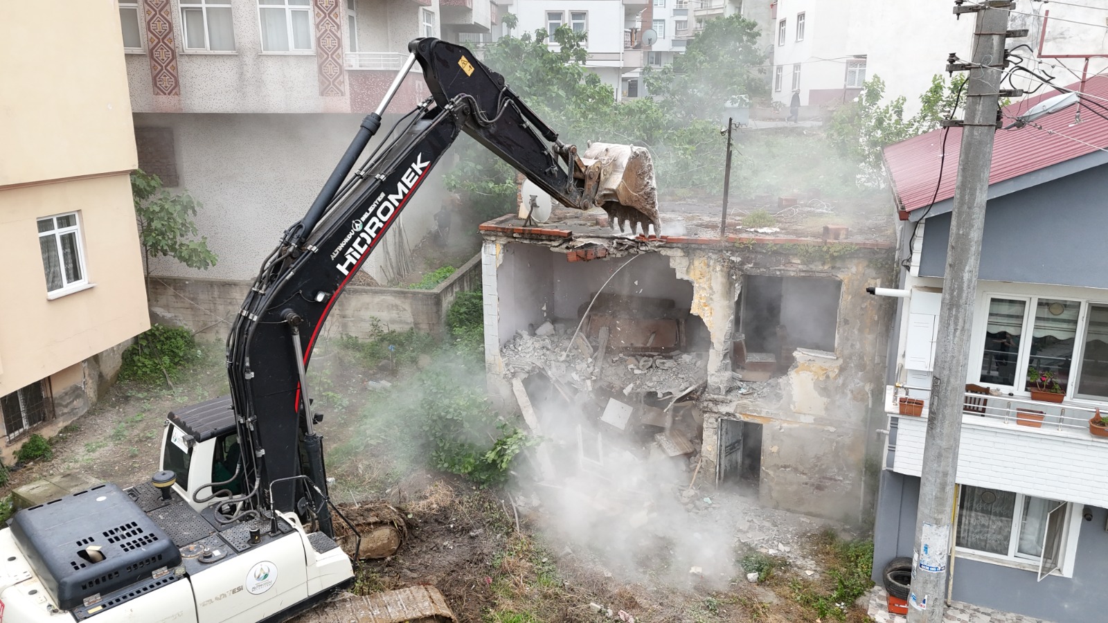 Metruk Yapılar Yıkılıyor, Mahalleler Nefes Alıyor