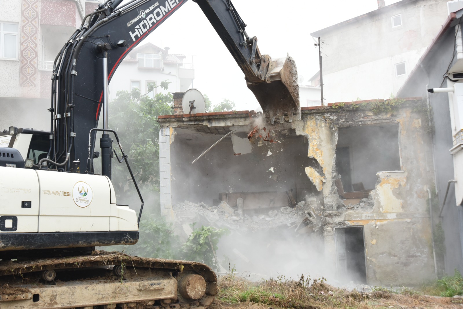 Metruk Yapılar Yıkılıyor, Mahalleler Nefes Alıyor