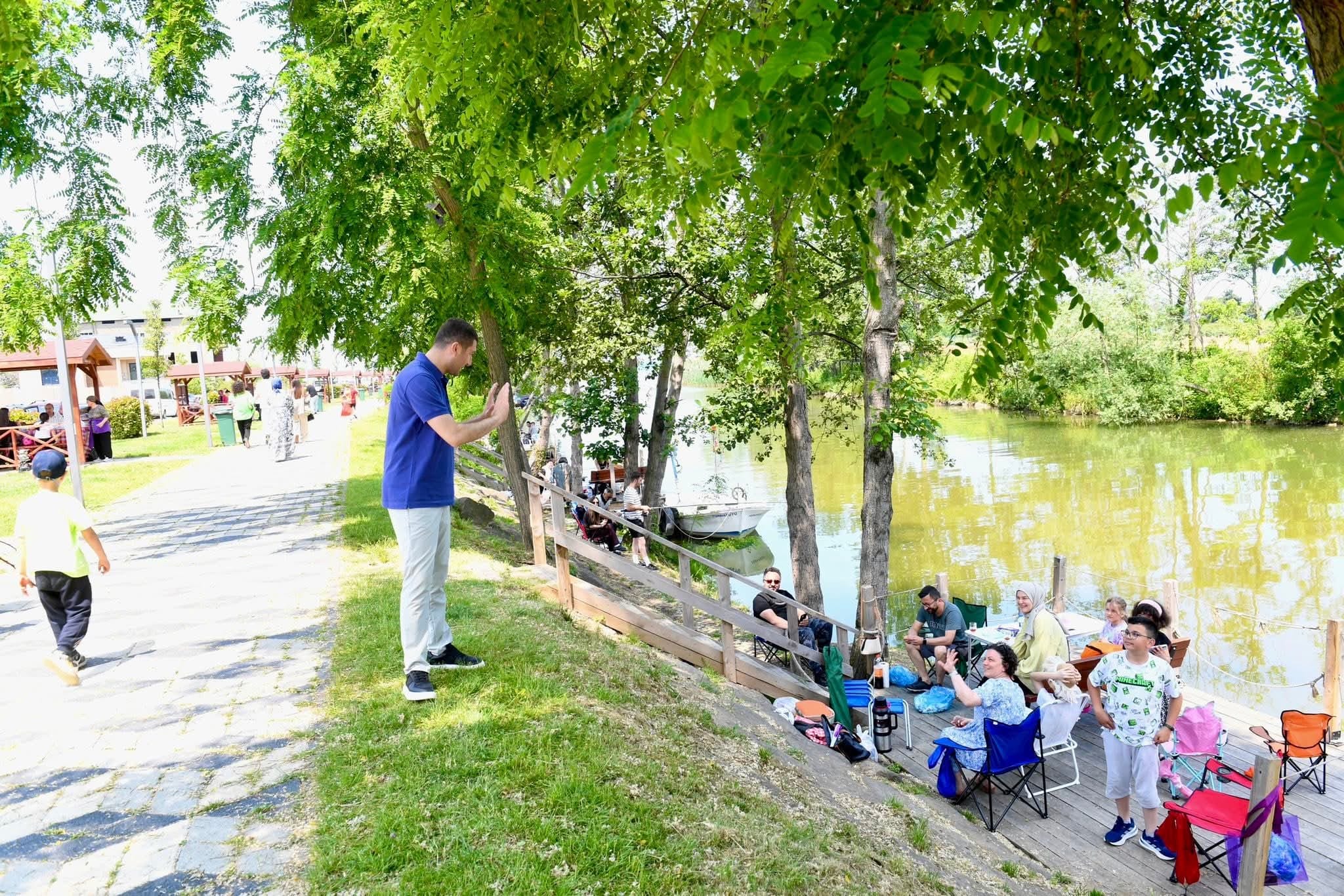 DÖRT GÜNLÜK TATİLDE VATANDAŞLARLA BİR ARADA