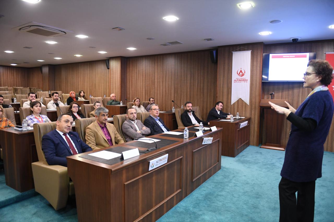 ALTINORDU BELEDİYESİ’NDEN PERSONELLERE 4 EĞİTİM