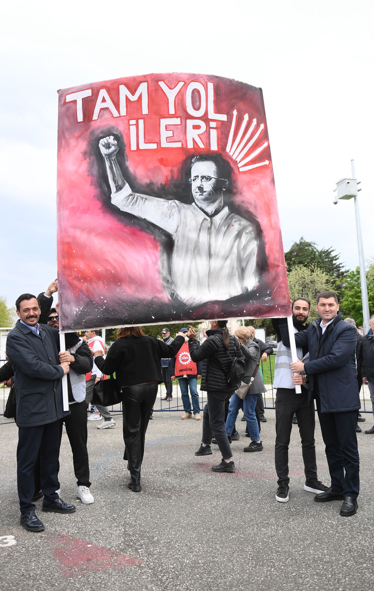 BAŞKAN TEPE'DEN 1 MAYIS'A DESTEK