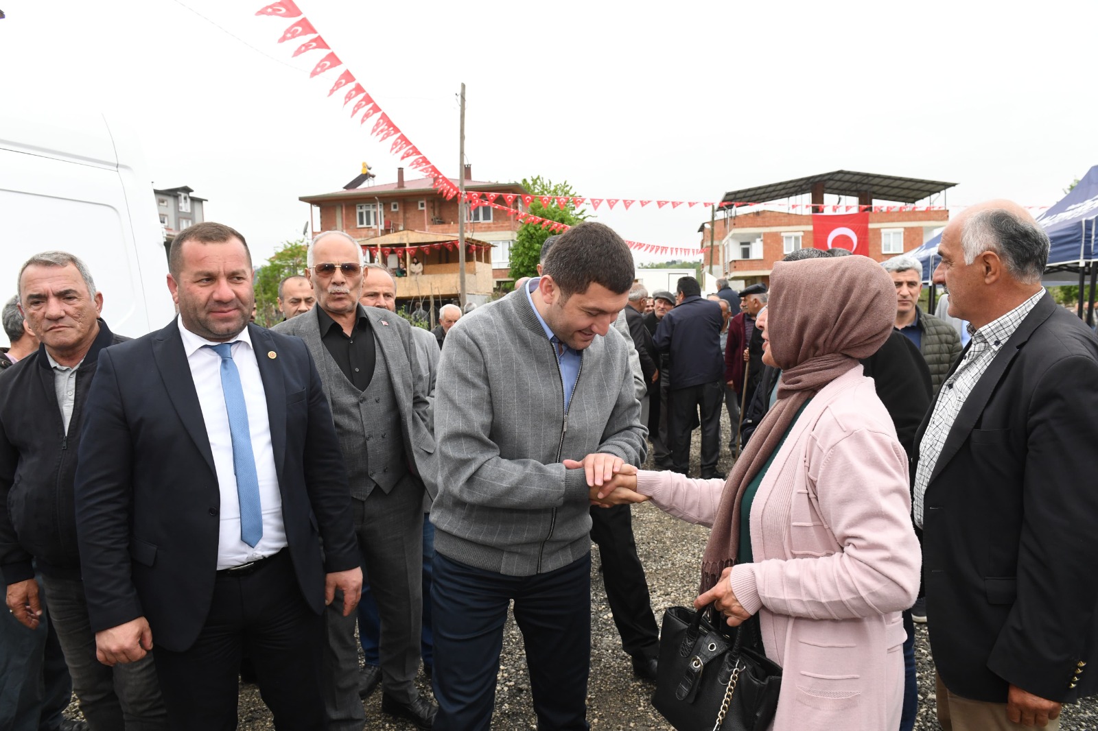 BAŞKAN TEPE’YE KAYABAŞI MAHALLESİ'NDE PANKARTLI TEŞEKKÜR