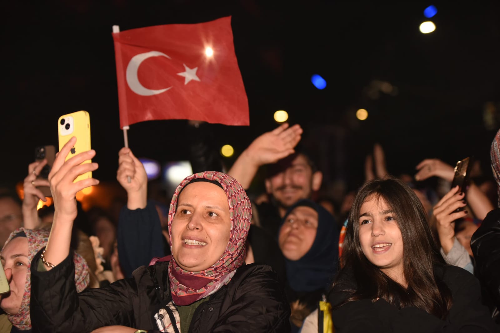 GENÇLİK HAFTASI’NDA SONER ARICA FIRTINASI ESTİ