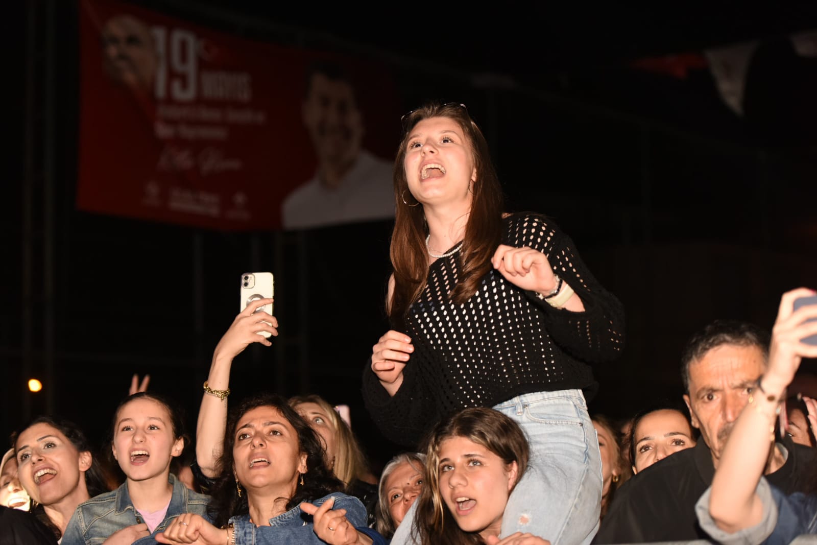 GENÇLİK HAFTASI’NDA SONER ARICA FIRTINASI ESTİ
