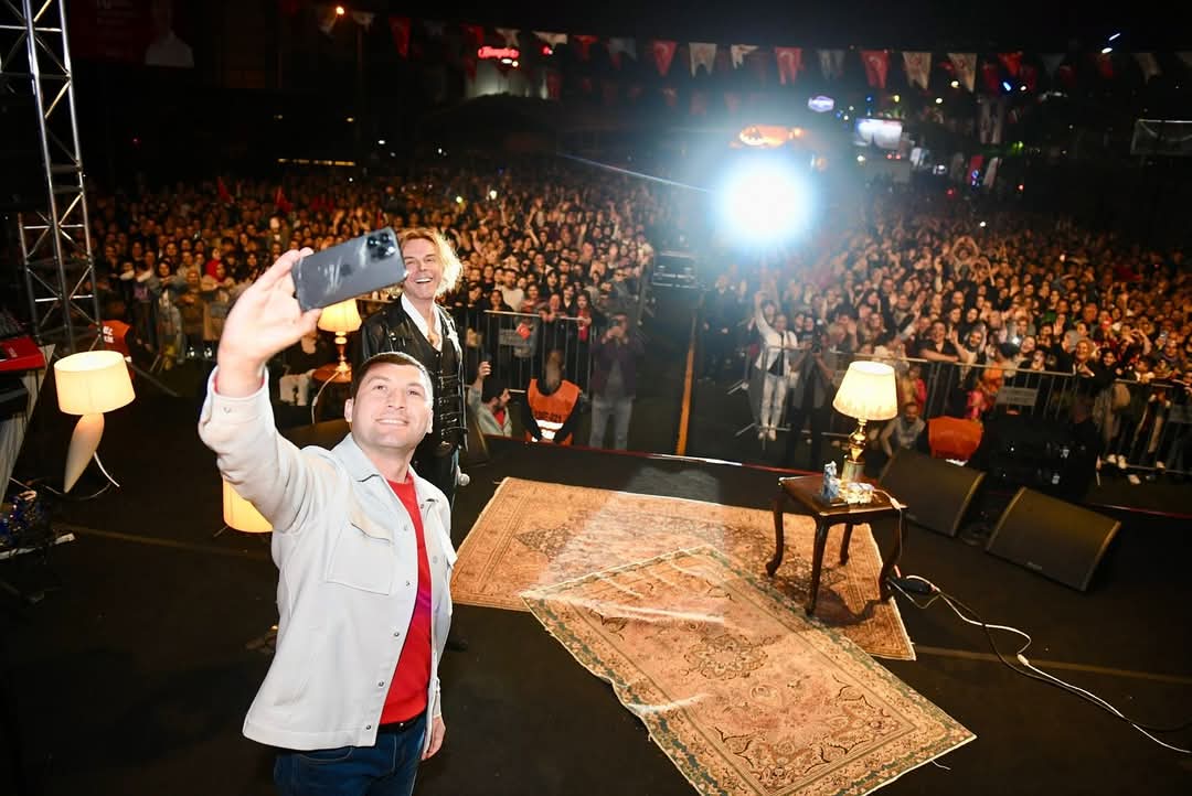 GENÇLİK HAFTASI’NDA SONER ARICA FIRTINASI ESTİ