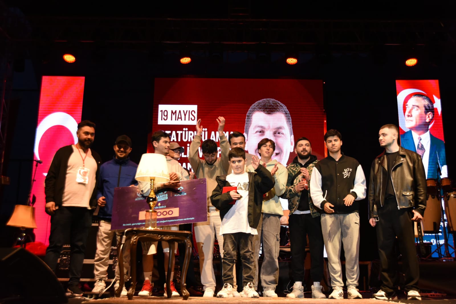 GENÇLİK HAFTASI’NDA SONER ARICA FIRTINASI ESTİ