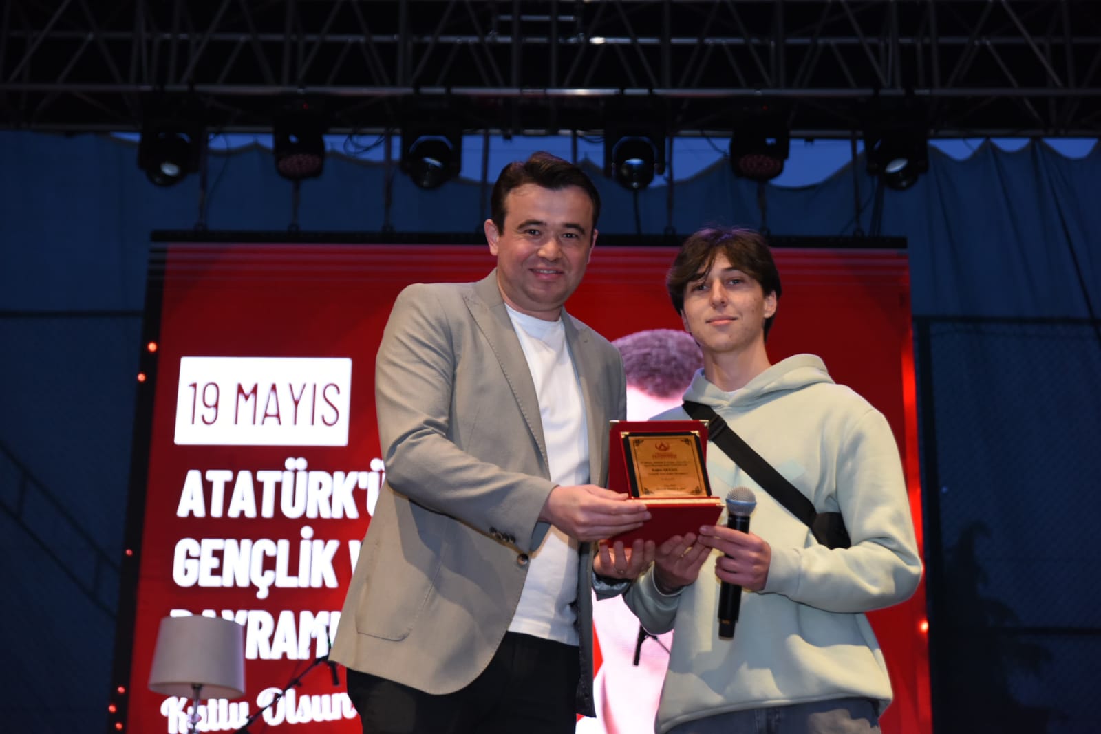 GENÇLİK HAFTASI’NDA SONER ARICA FIRTINASI ESTİ